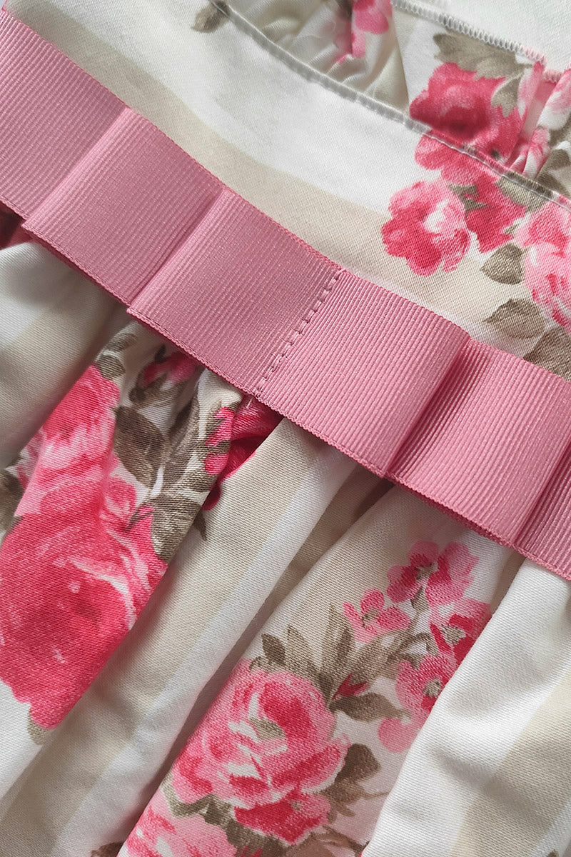 Vestitino in tela di cotone con nastro in grosgrain e strass