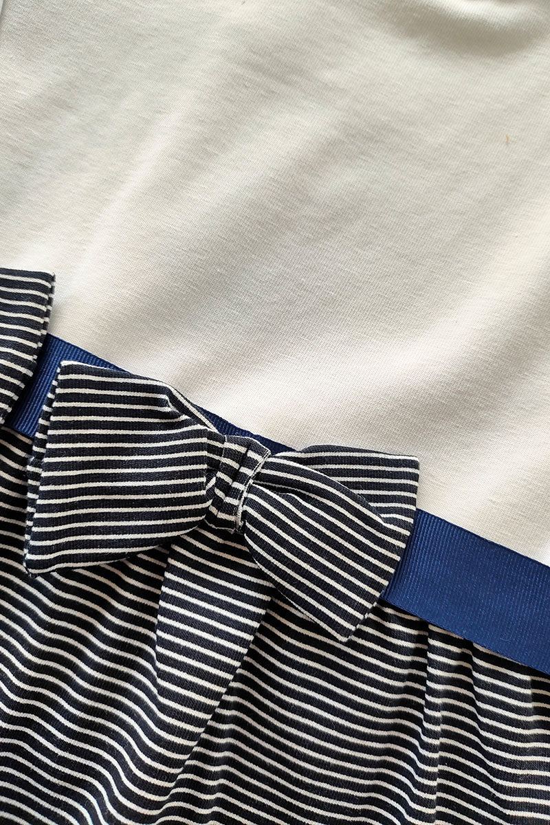 Tutina in cotone elasticizzato rigata con fiocchi