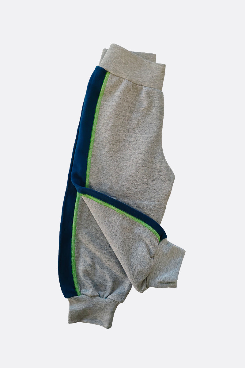 Pantalone in felpa con fasce laterali colorate