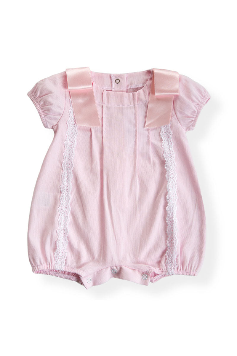 Pagliaccetto in tela a navetta con pieghette, pizzo applicato e fiocchi in raso su spalla