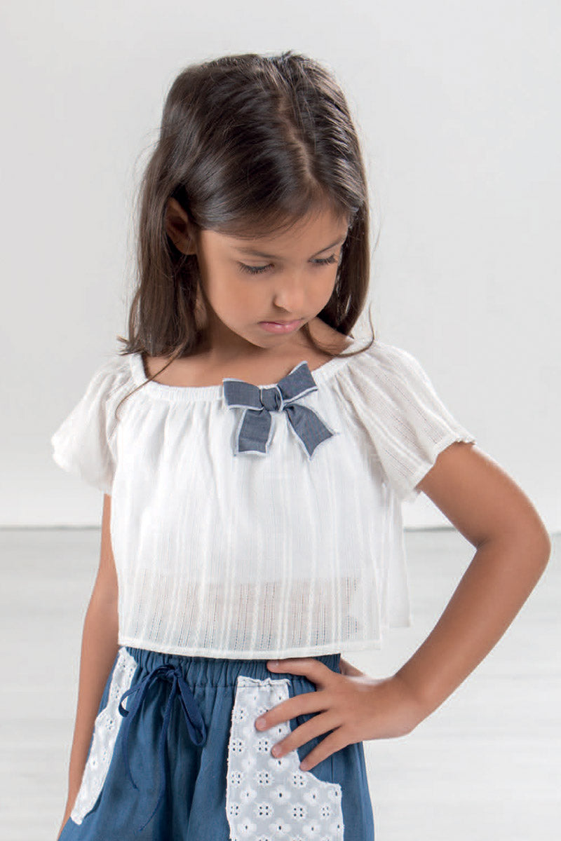 Top in tela di cotone operata con fiocco in tela jeans