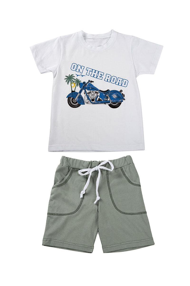 Completo mezza manica in cotone elasticizzato con stampa on the road e pantaloncino in contrasto