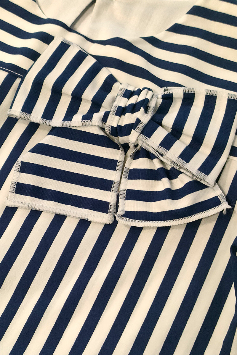 Vestitino in tela di cotone rigata con tagli e fiocco