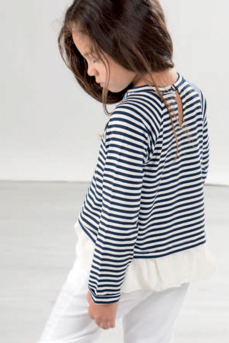 Maglia a manica lunga in maglina rigata con lurex con balza in tela sangallo sul fondo