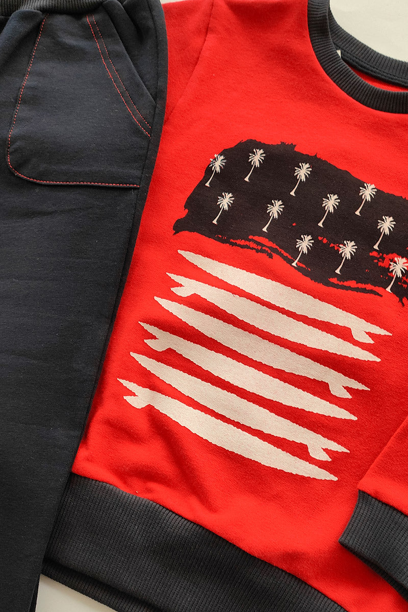 Completo in felpina con stampa, bordi e pantalone in contrasto con tasche