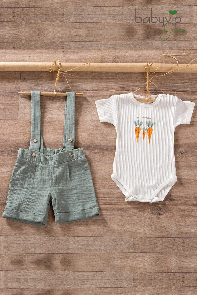 Completo 2 pezzi in cotone organico - Body mezza manica con stampa e bermuda con bretelle in mussola