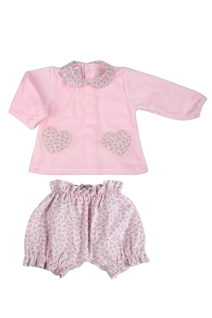 Completo 2 pezzi: Maglia in ciniglia con cuori e pantaloncino in vellutino floreale