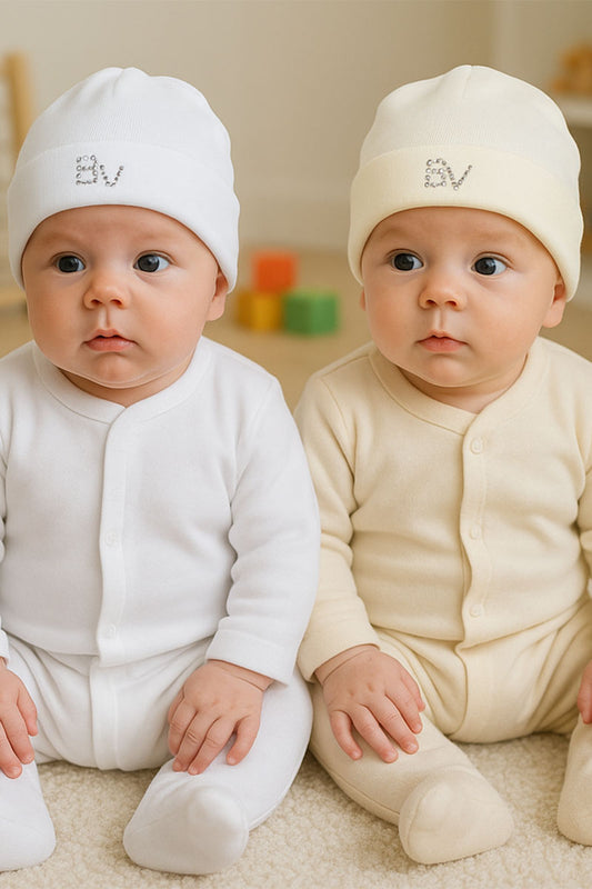 Cappellino neonato in cotone con strass