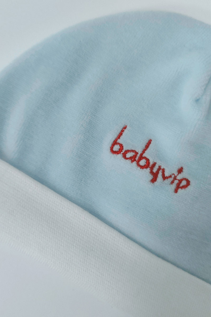 Cappellino in ciniglia con risvolto e ricamo scritta Babyvip
