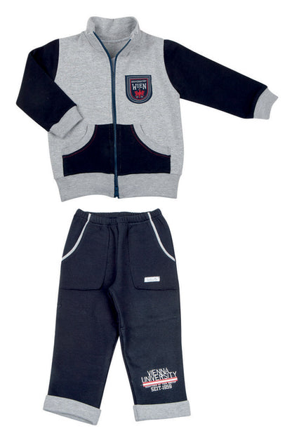 Completo in felpa garzata elasticizzata con scudetto e stampa sul pantalone