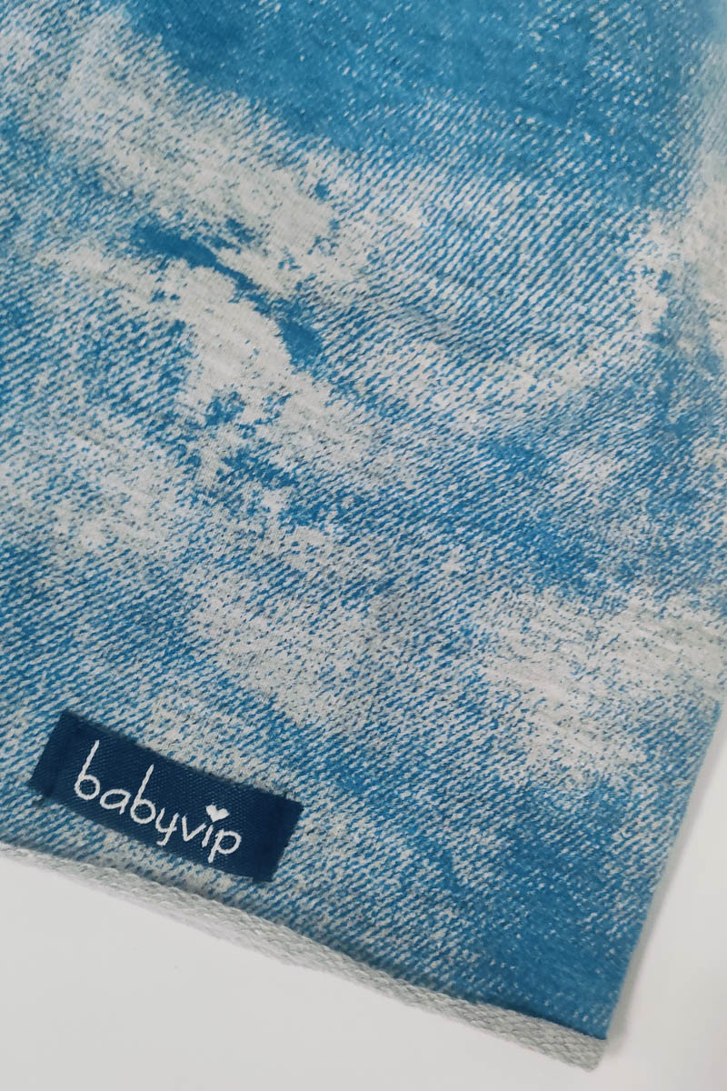 Cappellino in cotone elasticizzato con etichetta Babyvip