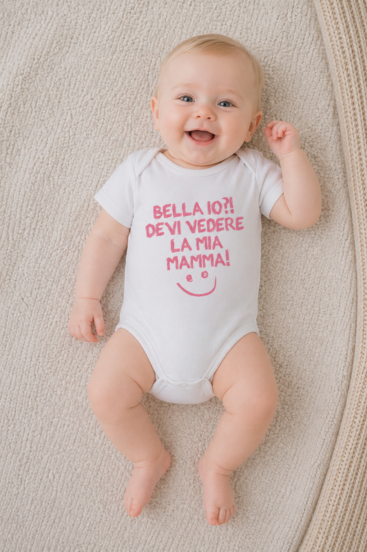Body mezza manica in cotone con stampa "bella io?! devi vedere la mia mamma"