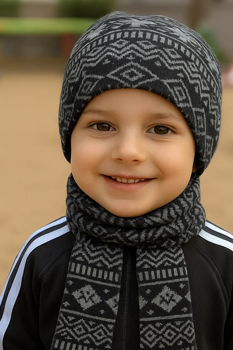 Cappellino con sciarpa in cotone con fantasia geometrica astratta