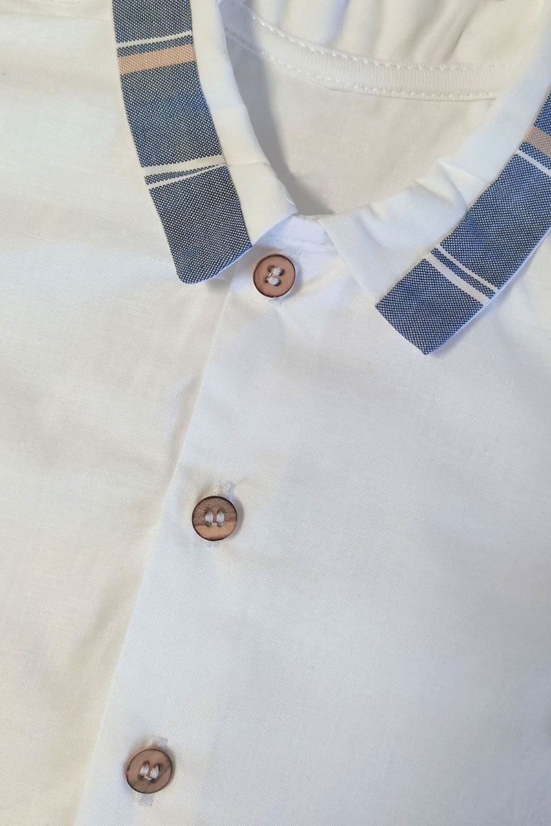Camicia a  manica lunga in tela di cotone con inserti in tela rigata, bottoni in contrasto in legno e maniche regolabili