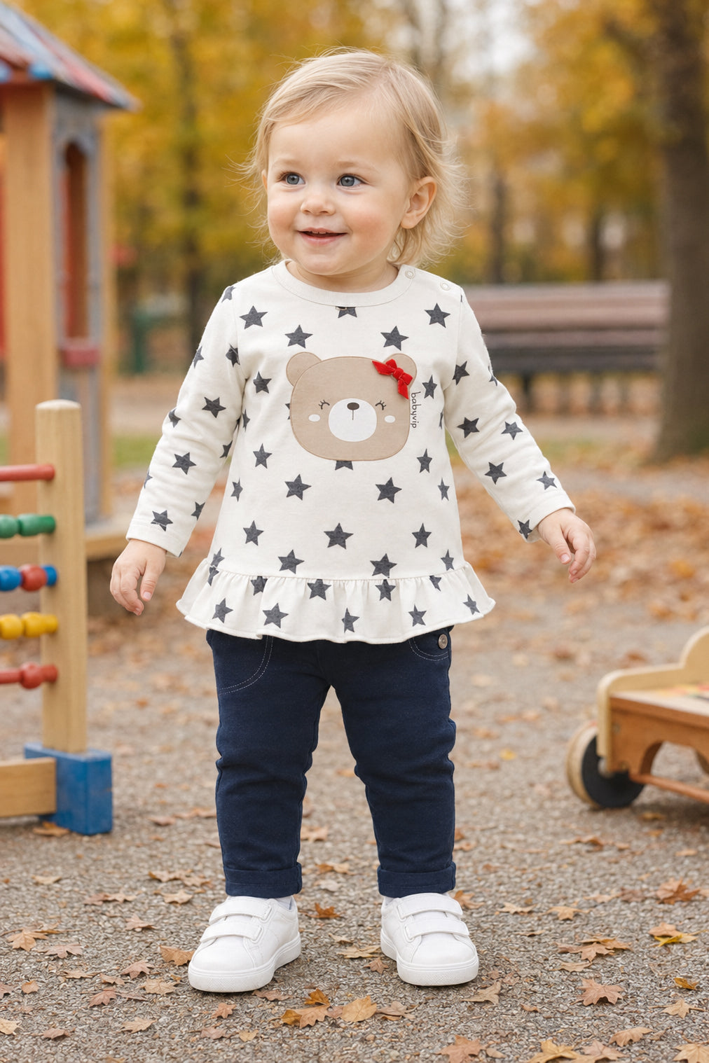 Completo 2 pezzi: Maglia in cotone elasticizzato garzato con stampa orsetta + pantalone effetto jeans
