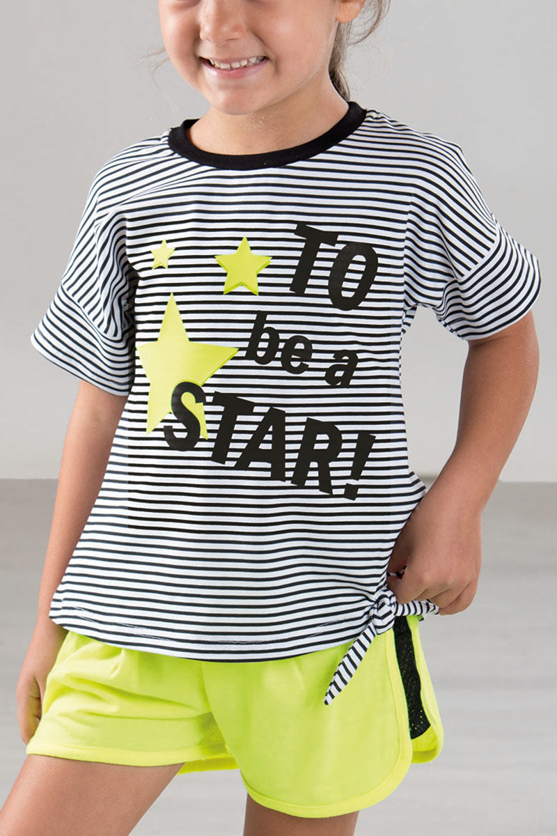 Completo con t-shirt in cotone rigata con stampa stelle e nodo sul fondo - short in cotone elasticizzato con inserti a rete in contrasto