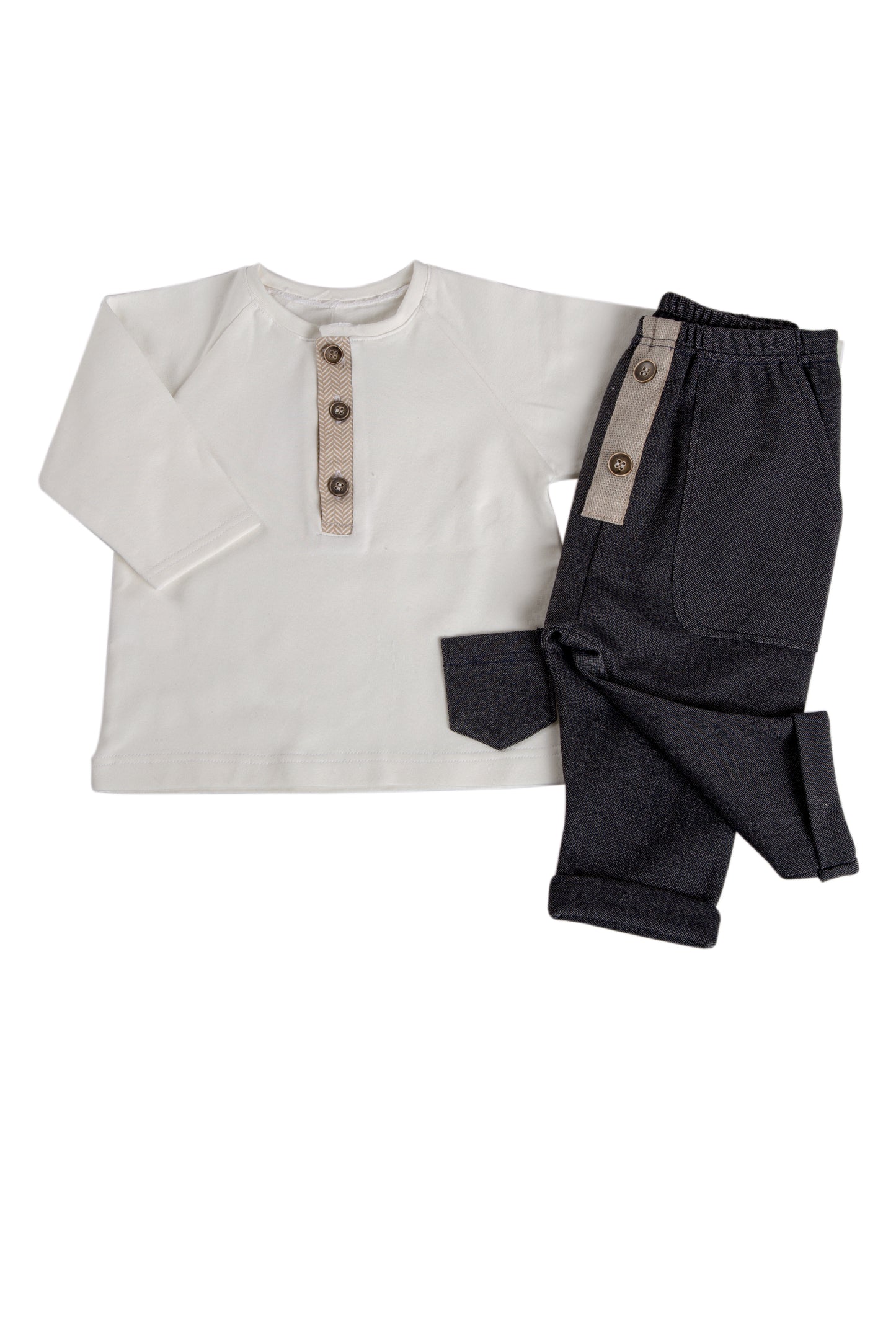 Completo 2 pezzi: Maglia in cotone elasticizzato garzato con tasca + pantalone effetto jeans