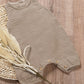 Pagliaccetto neonato smanicato in mussola di cotone organico