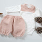 Completo 2 pezzi : Body in caldo cotone organico con colletto a nido d’ape + Pantaloncino a palloncino a nido d’ape in cotone organico