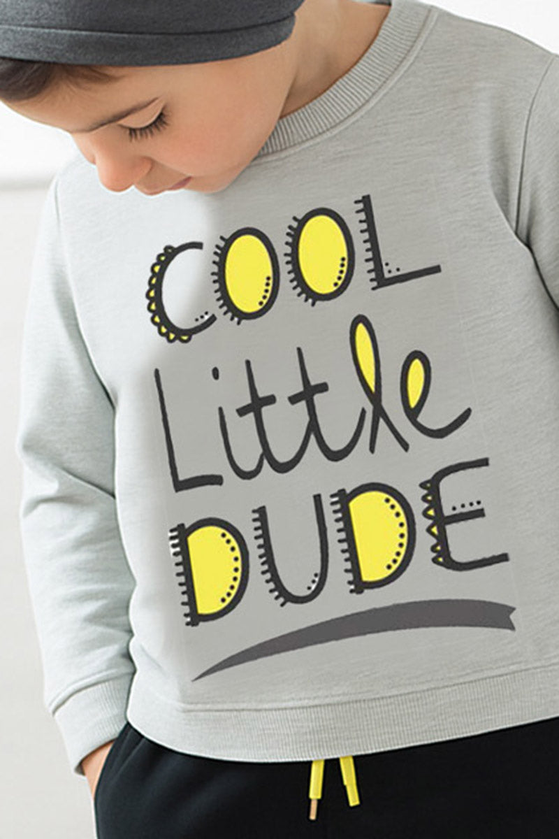 Completo in cotone elasticizzato garzato con stampa e maniche raglan