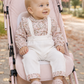 Completo 2 pezzi : Pantalone in velluto con bretelle + body a camicia fantasia
