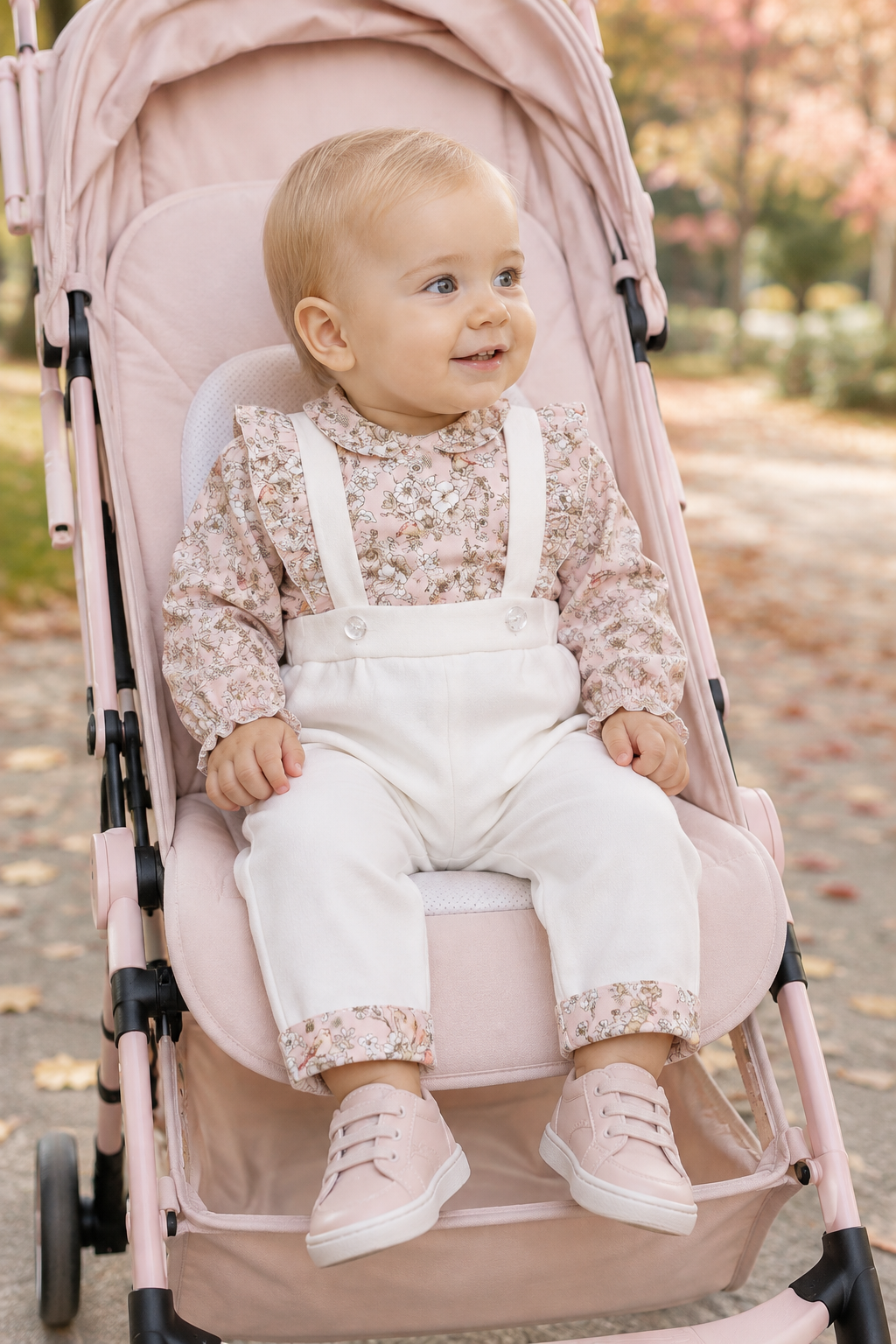 Completo 2 pezzi : Pantalone in velluto con bretelle + body a camicia fantasia