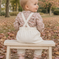 Completo 2 pezzi : Pantalone in velluto con bretelle + body a camicia fantasia