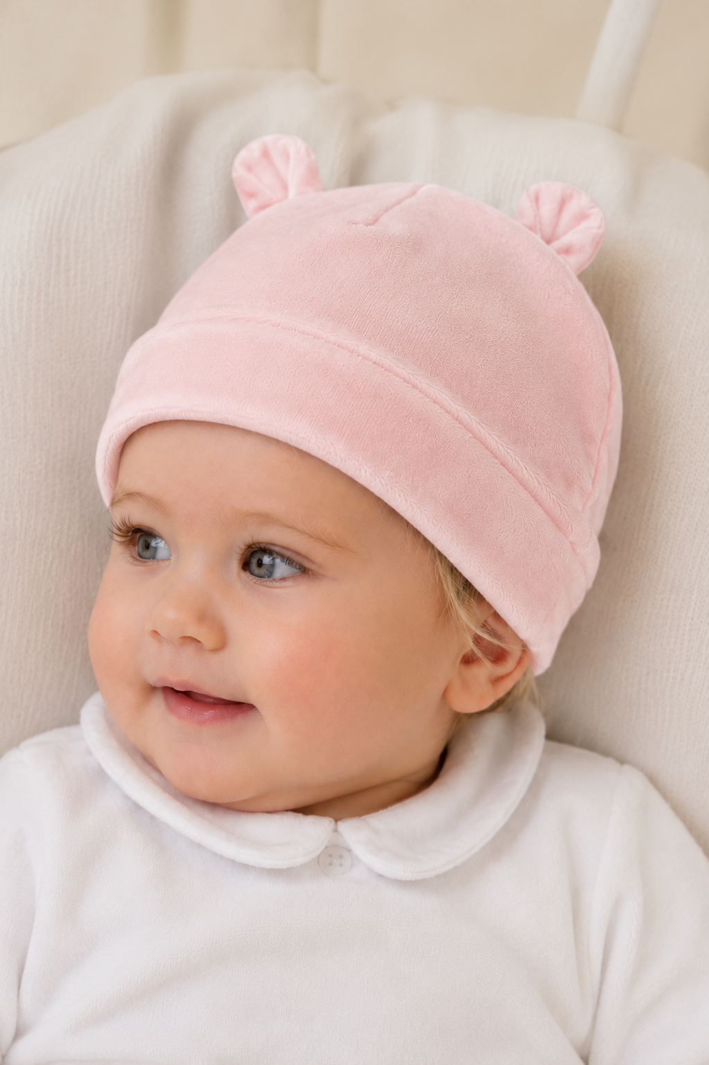 Cappellino in ciniglia con orecchie